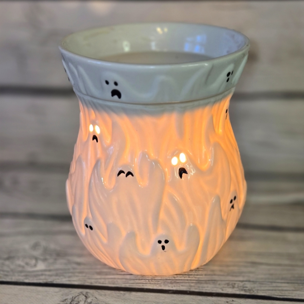Scentsy Ghouls & Ghosts Wax Warmer White Ceramic Halloween Decor Retired